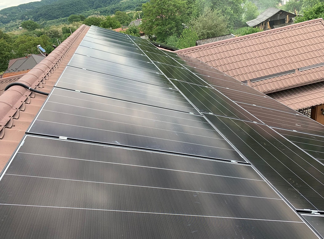 Pietroșani 12,86 kW, 131 panouri Hyundai 415 Wp