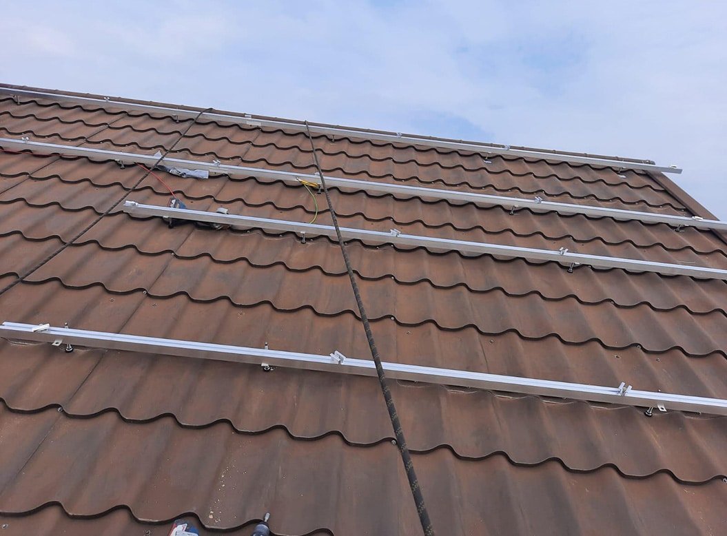 Tunari 4,86 kW, 12 panouri Canadian Solar 405 Wp